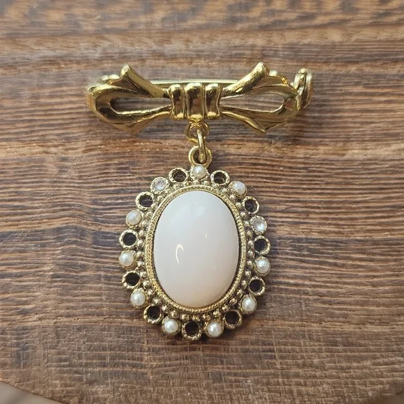 Vintage Vtg Gold Tone & Simulated Pearl Brooch Pins - Picture 2 of 10